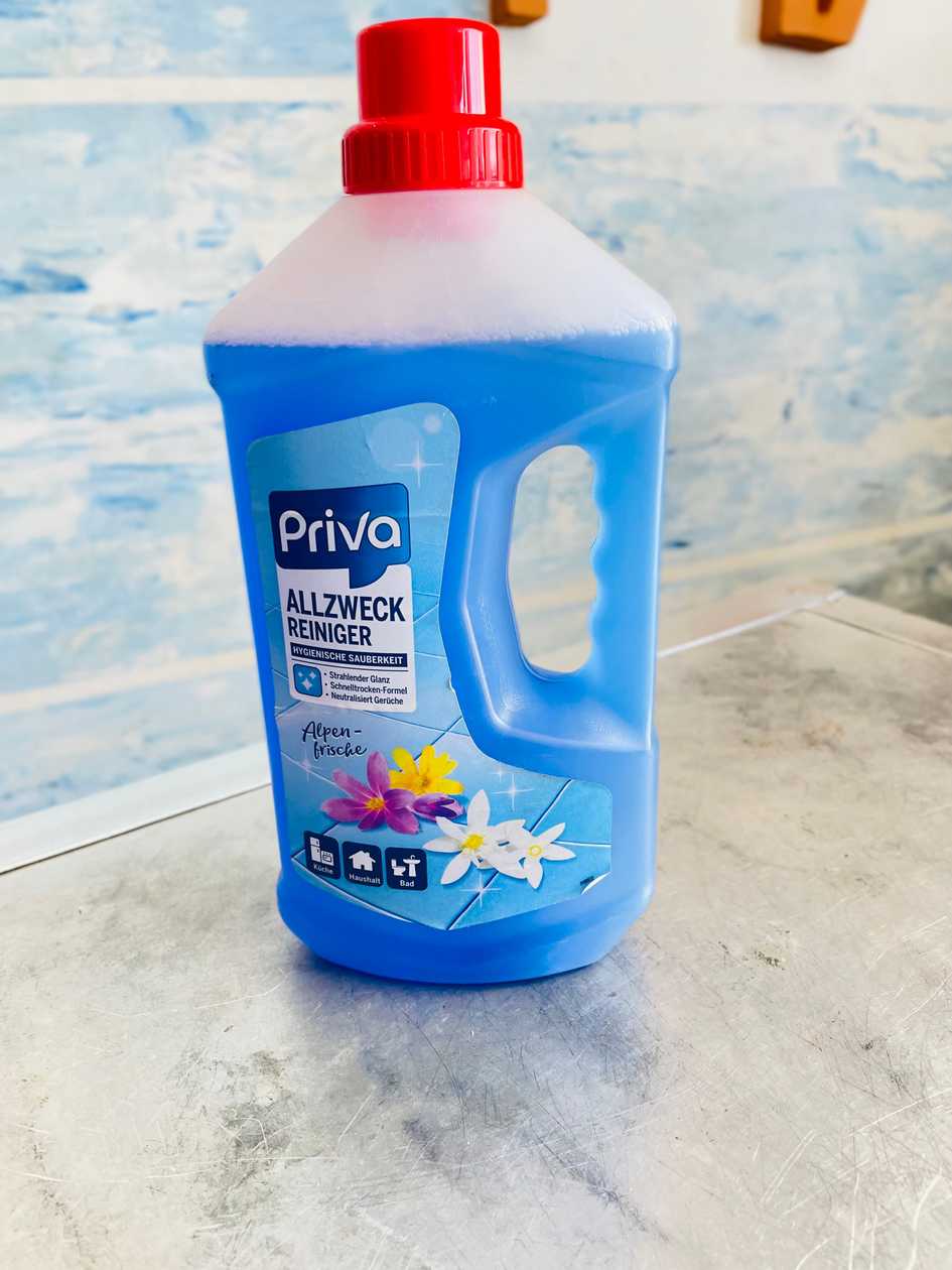 Privia floor cleaner