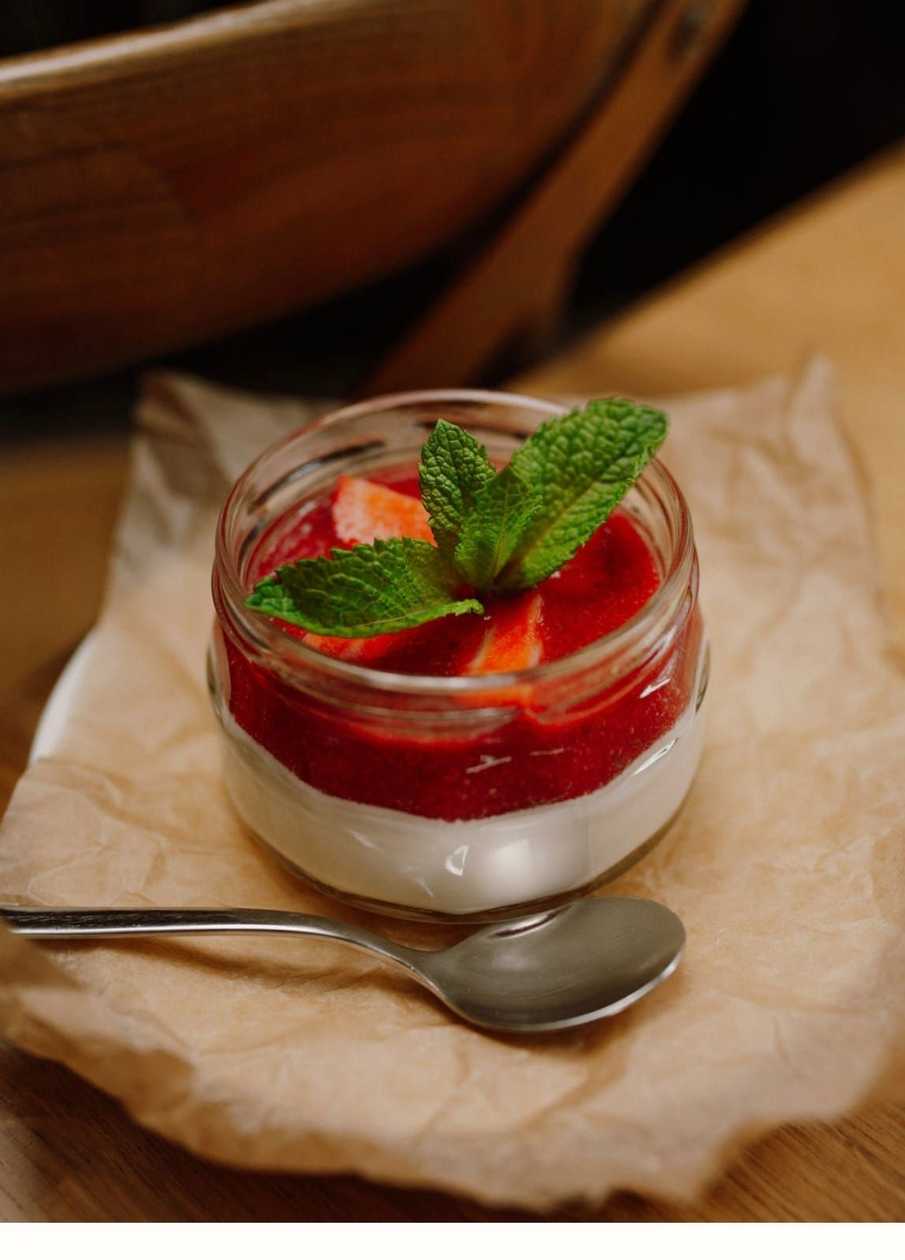 Panna Cotta ar zemeņu mērci