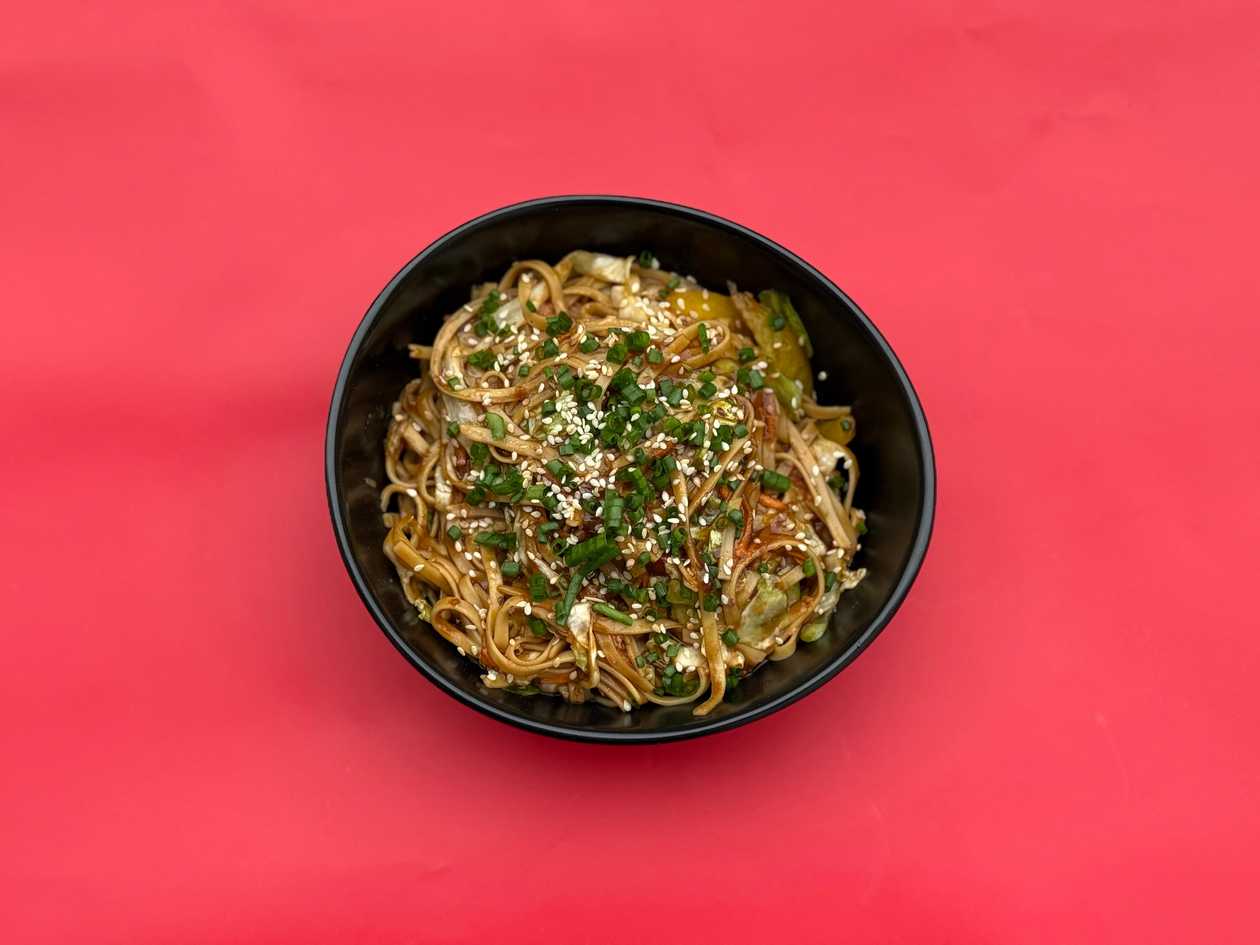 Noodle tərəvəz ilə