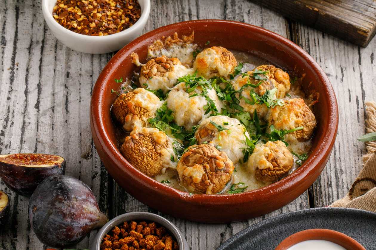 White Button Mushrooms Baked with Cheese