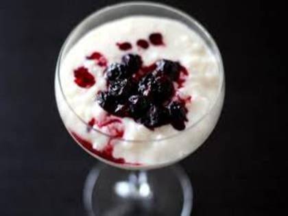 orez cu lapte si dulceata de afine