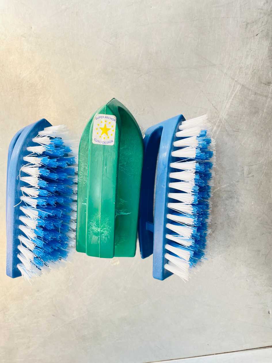 Scrubbing brush