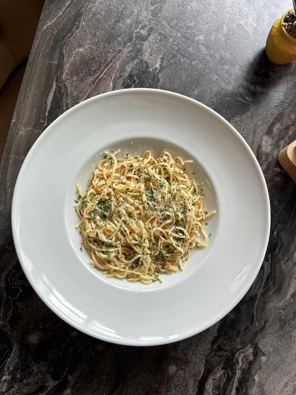 Spaghetti/Penne Aglio e Olio (400g)