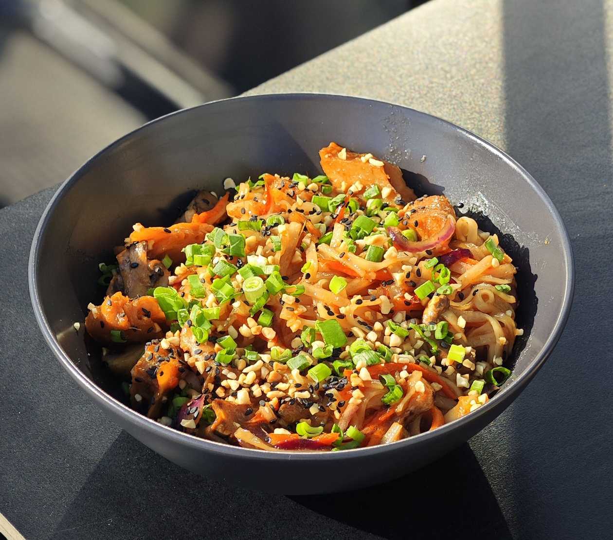 Pad Thai no chicken chunks Wok