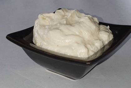 Maioneza cu usturoi si pita