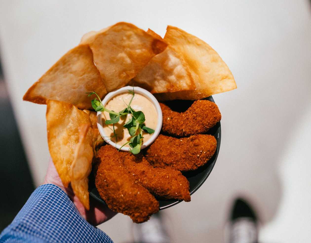 Avocado fries with Chips