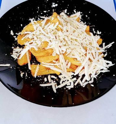 Cartofi prajiti cu branza rasa (cartofi proaspeti)