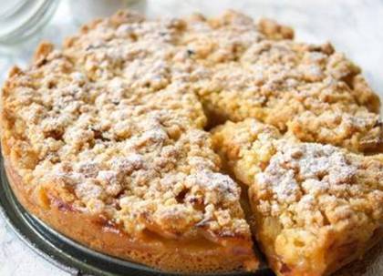 Apple crumble cake