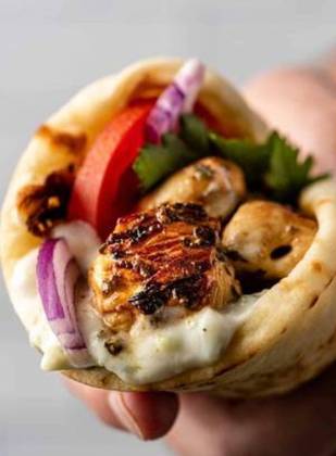 Souvlaki de pork pita