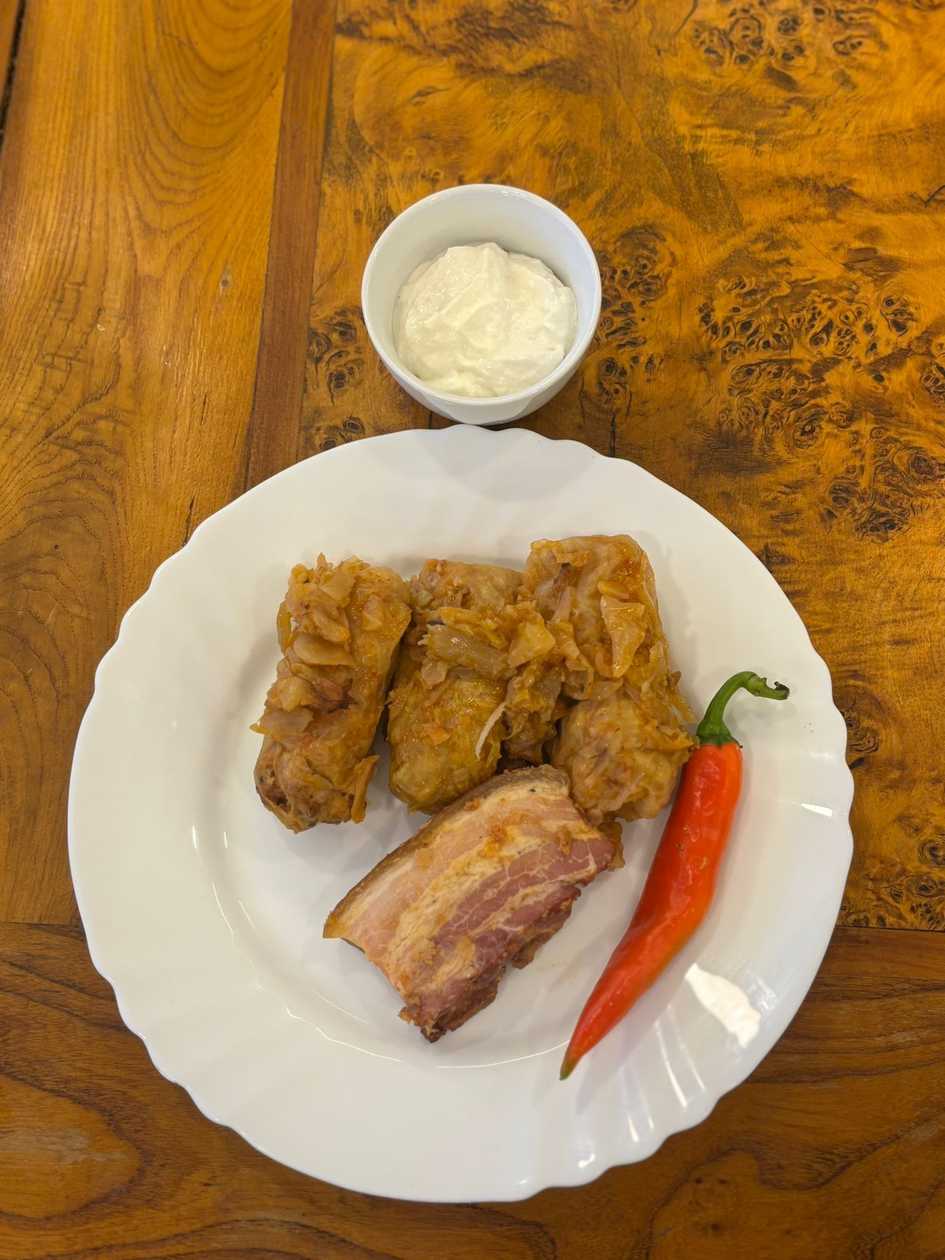 Sarmale tradiționale cu smântână și bacon