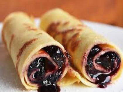 Clatite cu dulceata de visine