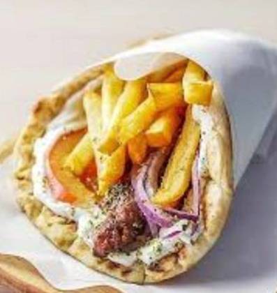 Souvlaki pui invelit in bacon pita
