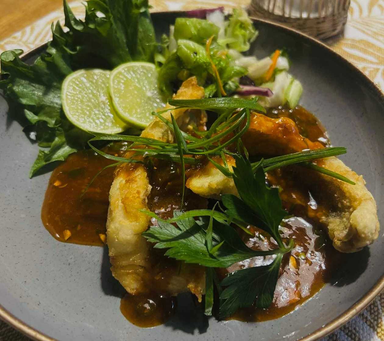 Kohafilee veini ja ingveri kastmes