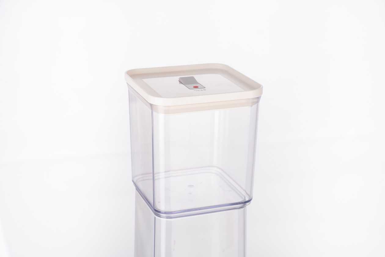 White Food Container with Valve 900mL (Medium)