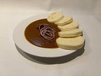 2) Pivovarský hovězí guláš