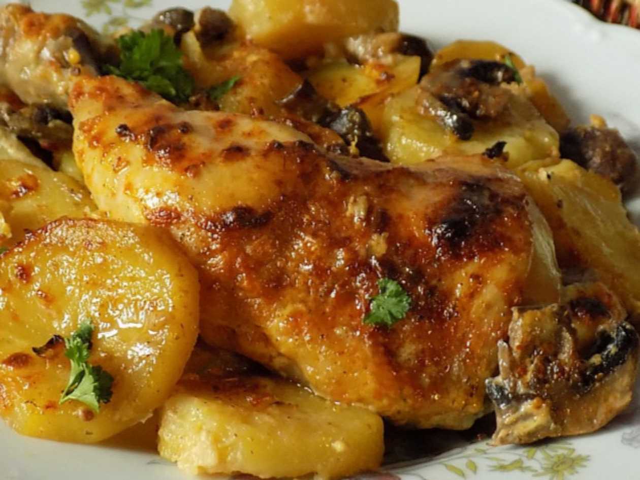 Kuře na bramborách + polévka