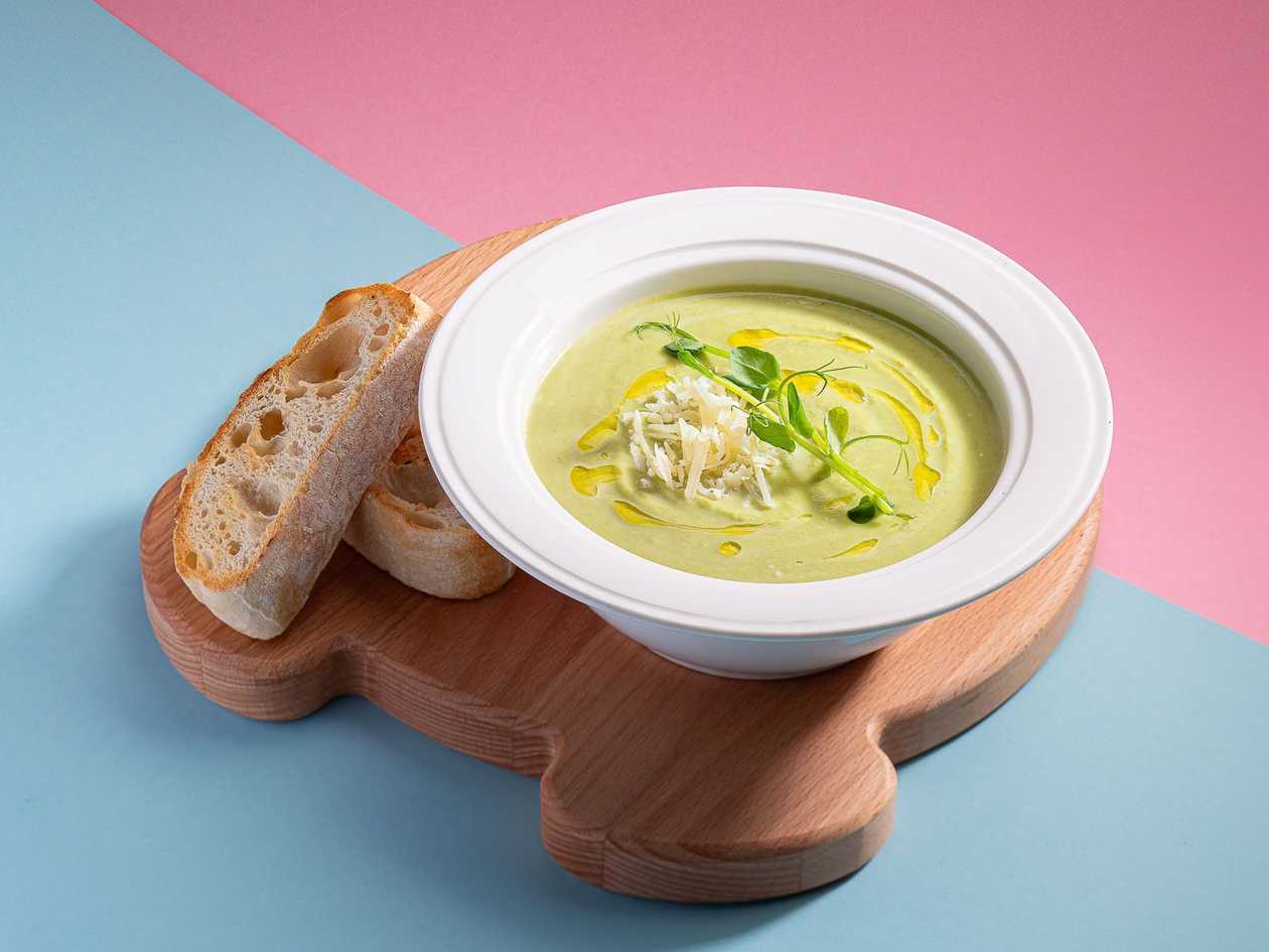 Крем-суп з броколі та зеленим горошком