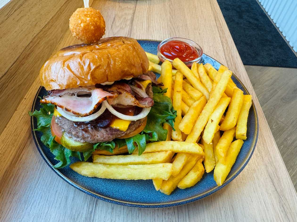 Grillburger friikatega