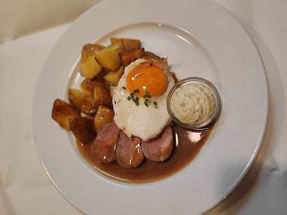 4) Medailonky z vepřové panenky, bylinkový dip