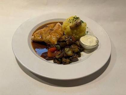 4) Grilovaný kuřecí steak, mátový dresink