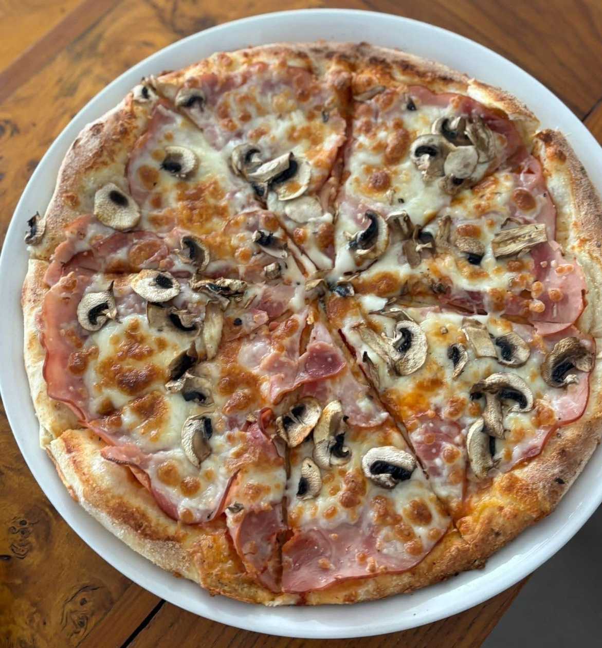 Pizza Prosciutto e Funghi