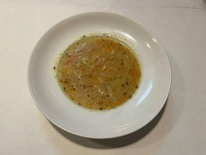 Polévka: Česnečka se zeleninou a brambory (1,6,7,9)