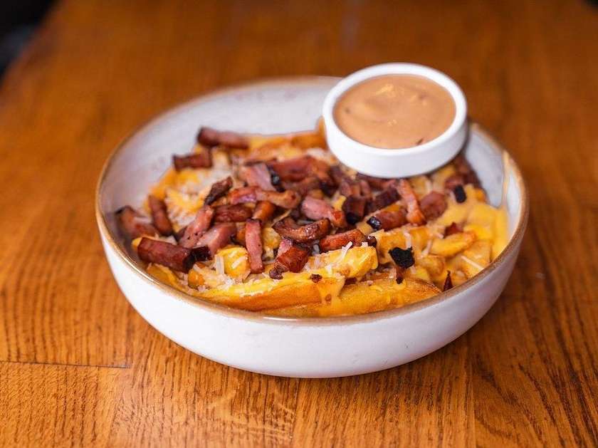 Bacon Cheese Fries a omáčka dle tvého výběru