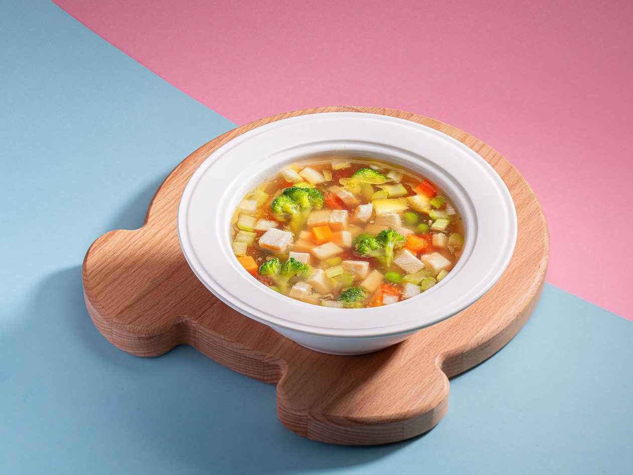 Овочевий суп мінестроне з курячим філе