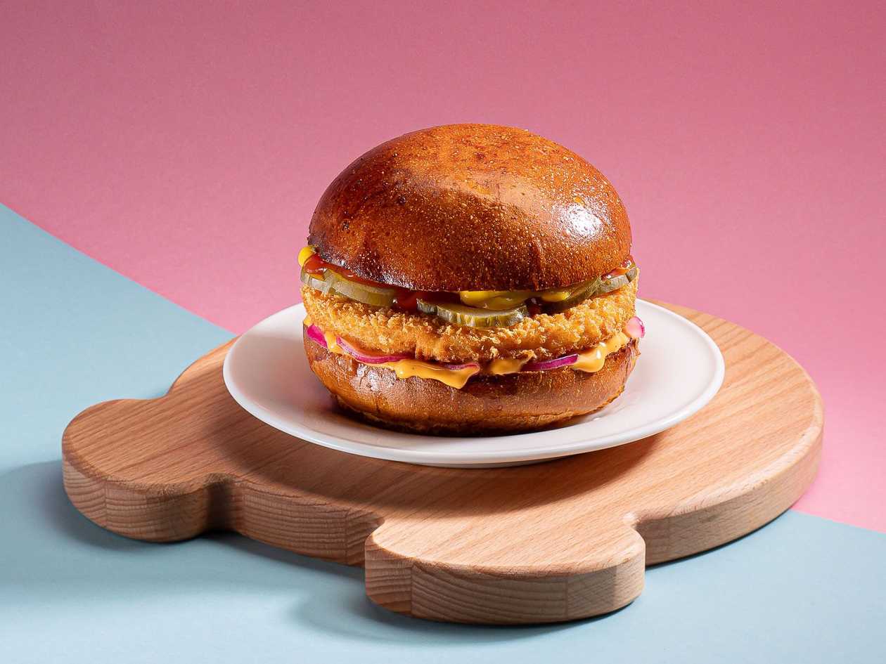 Бургер з курячою котлетою