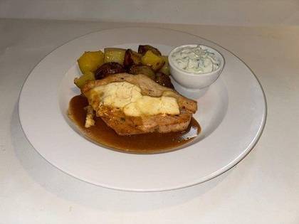 4) Grilovaná kuřecí prsíčka, tzatziki