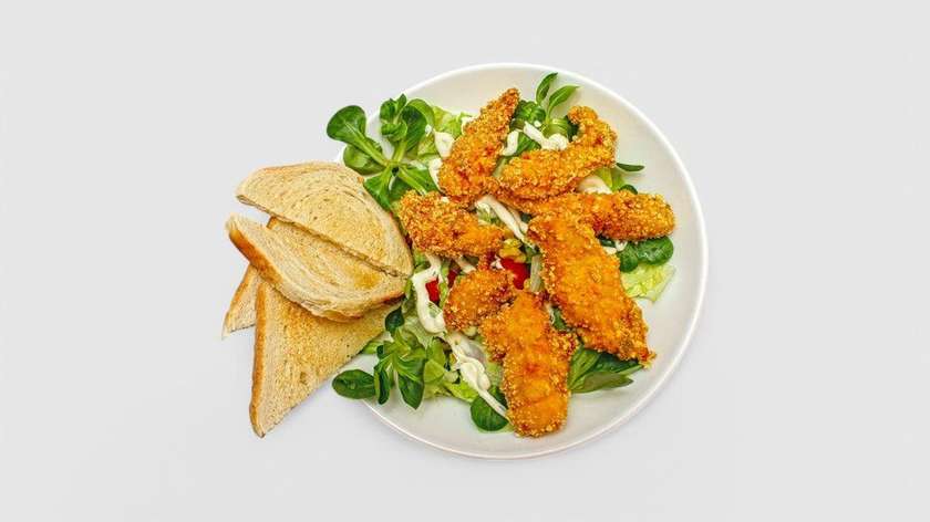 4. A Míchaný Salát s Kuřecími Stripsy