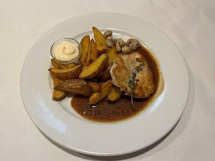 4) Grilovaný steak z kuřecího prsa, dip