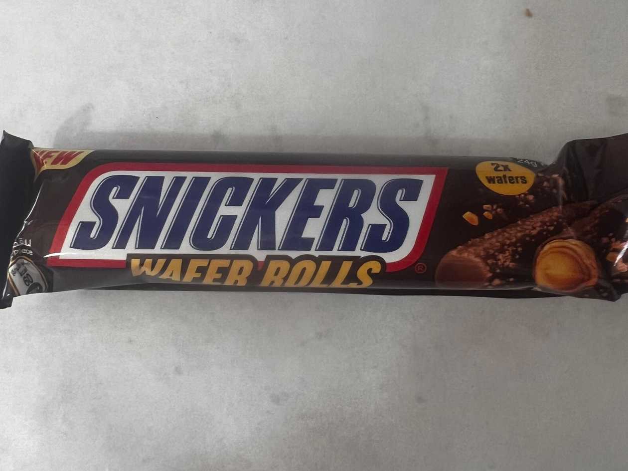 Snickers wafer rolls