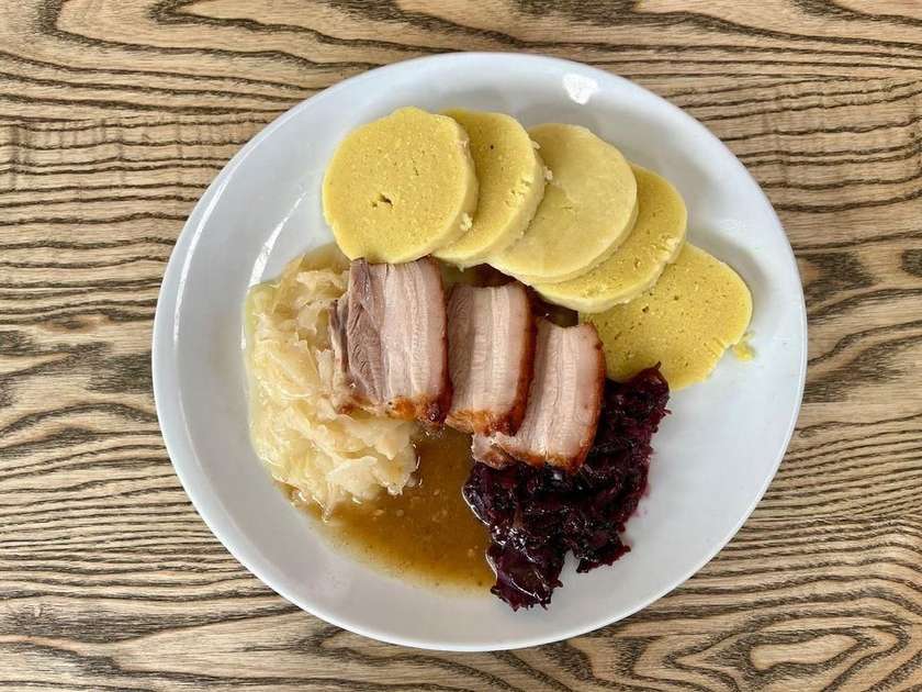 Pečený vepřový bok po selsku, zelí