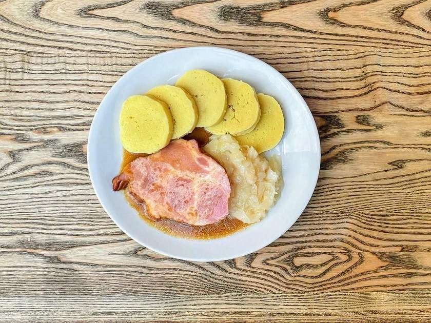 Uzená vepřová krkovice, zelí