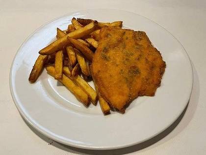 5) Smažený kuřecí řízek, bramborové hranolky (1,3,6,7)