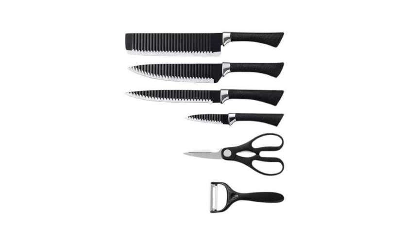 Maxbqsch Four Knives, One Scissors and Sharpener