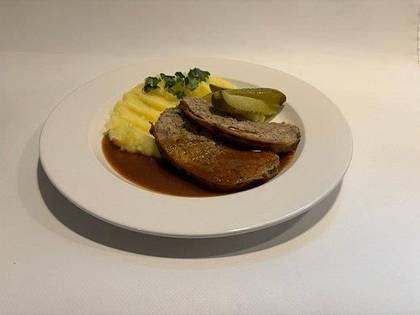 1) Naše sekaná s anglickou slaninou