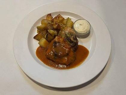 4) Kuřecí steak "Caprese", česnekový dip