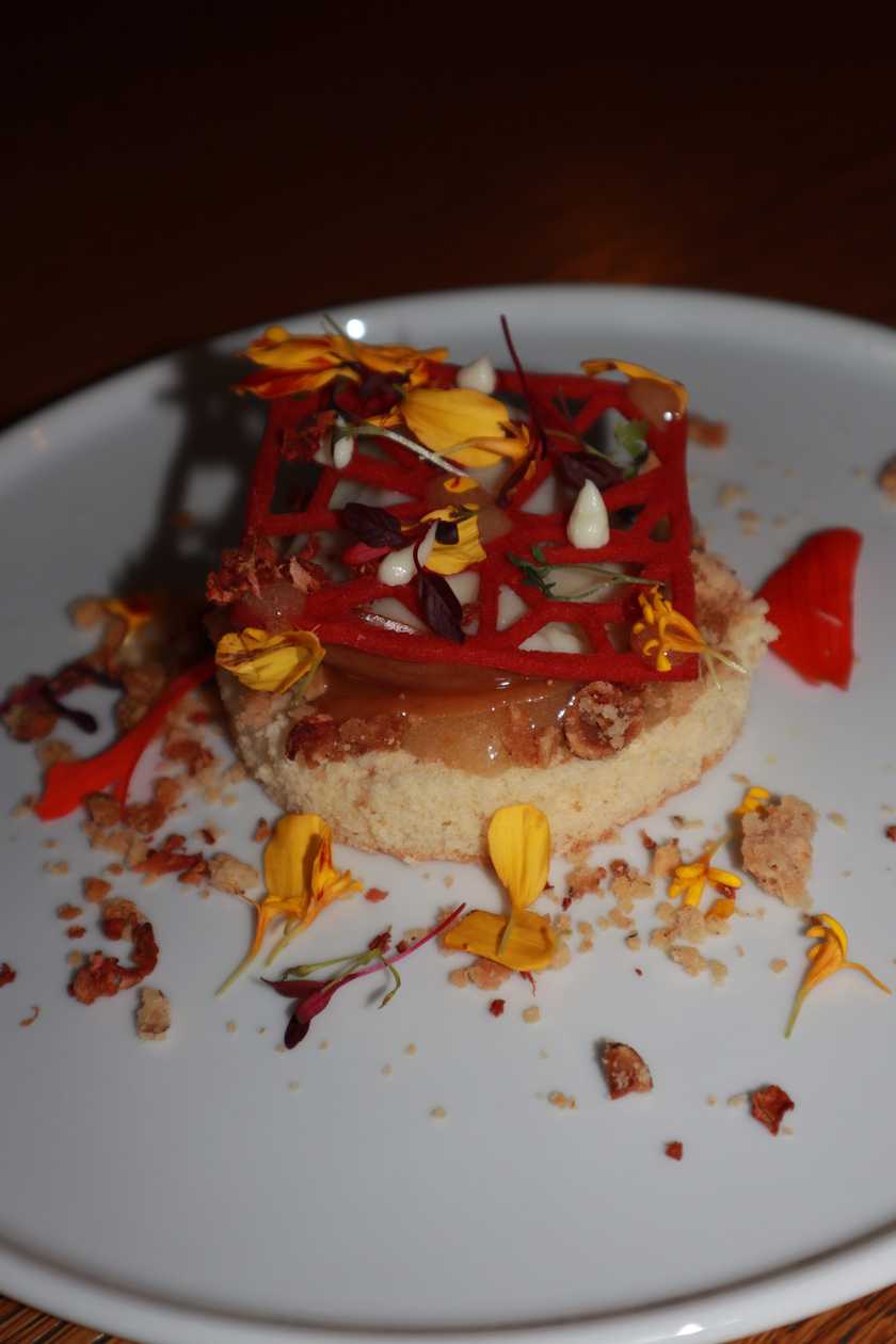 Pošírované hrušky na piškóte , chutný sezónny dezert