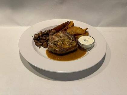 4) Marinovaná vepřová kotletka, jogurtový dip