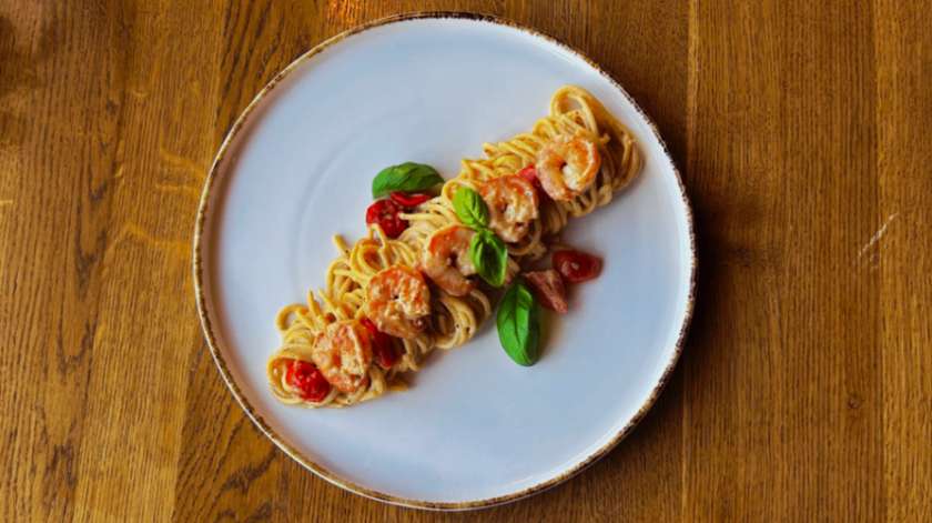 Shrimps in velvety shell broth