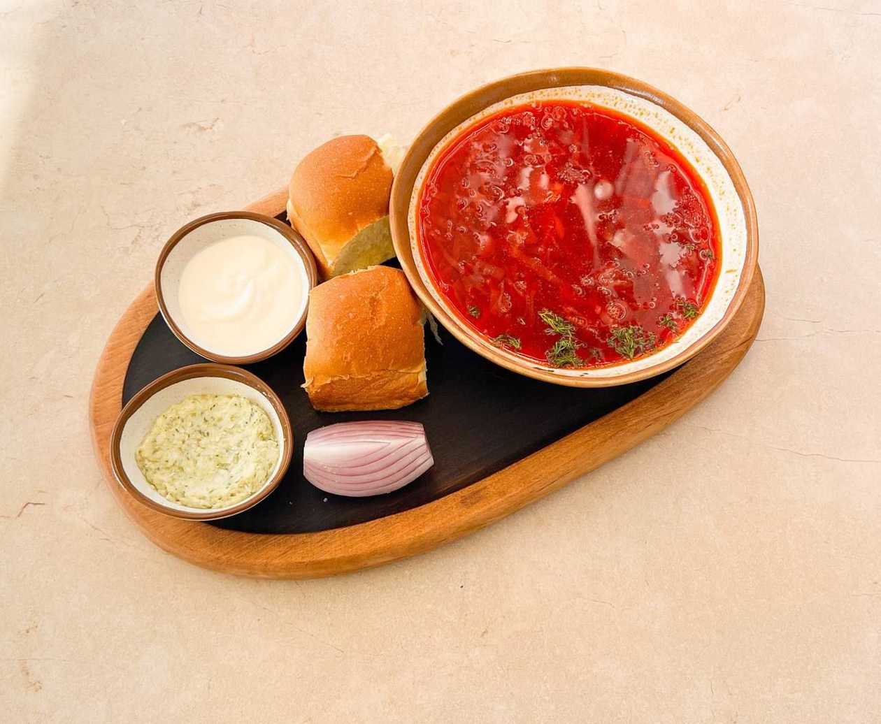 Український борщ зі свининою та квасолею