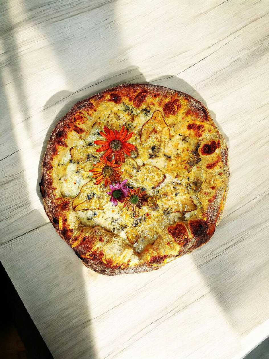 Pizza ANNA cu pere