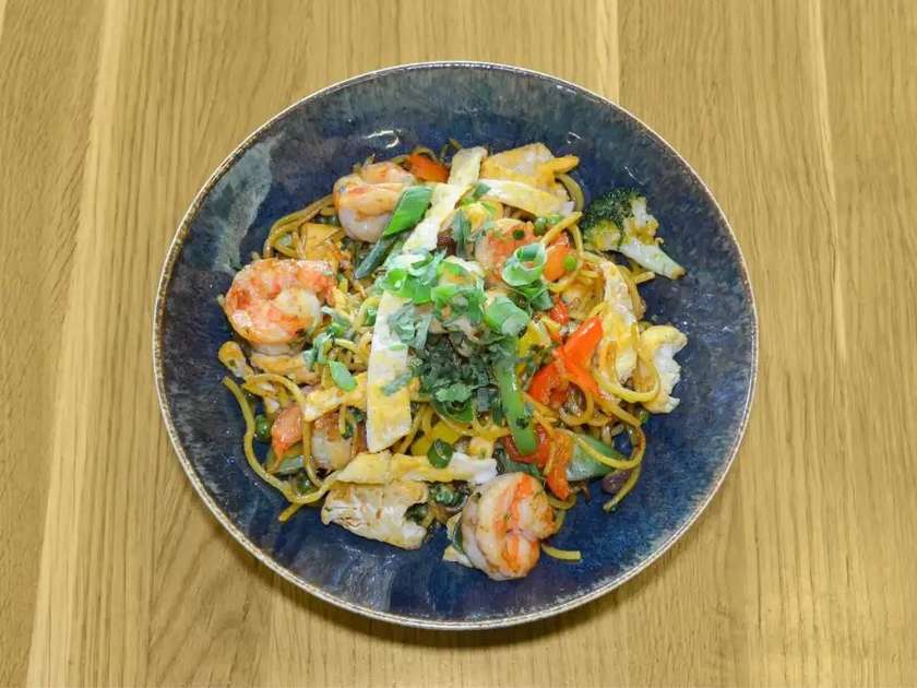 Prawns Hakka Noodles - DELIVERY