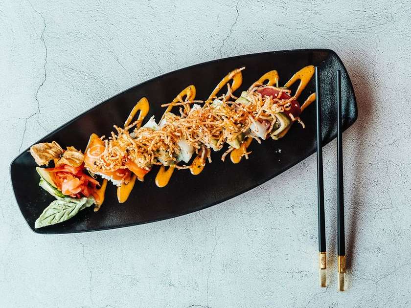 Rainbow Dragon Roll (8 pieces)