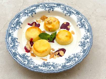 Сирники з соусом з маскарпоне та лайму