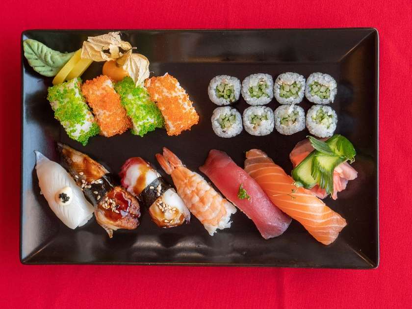 Sushi set (18 pieces)