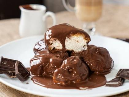 Profiteroles with chocolate glaze