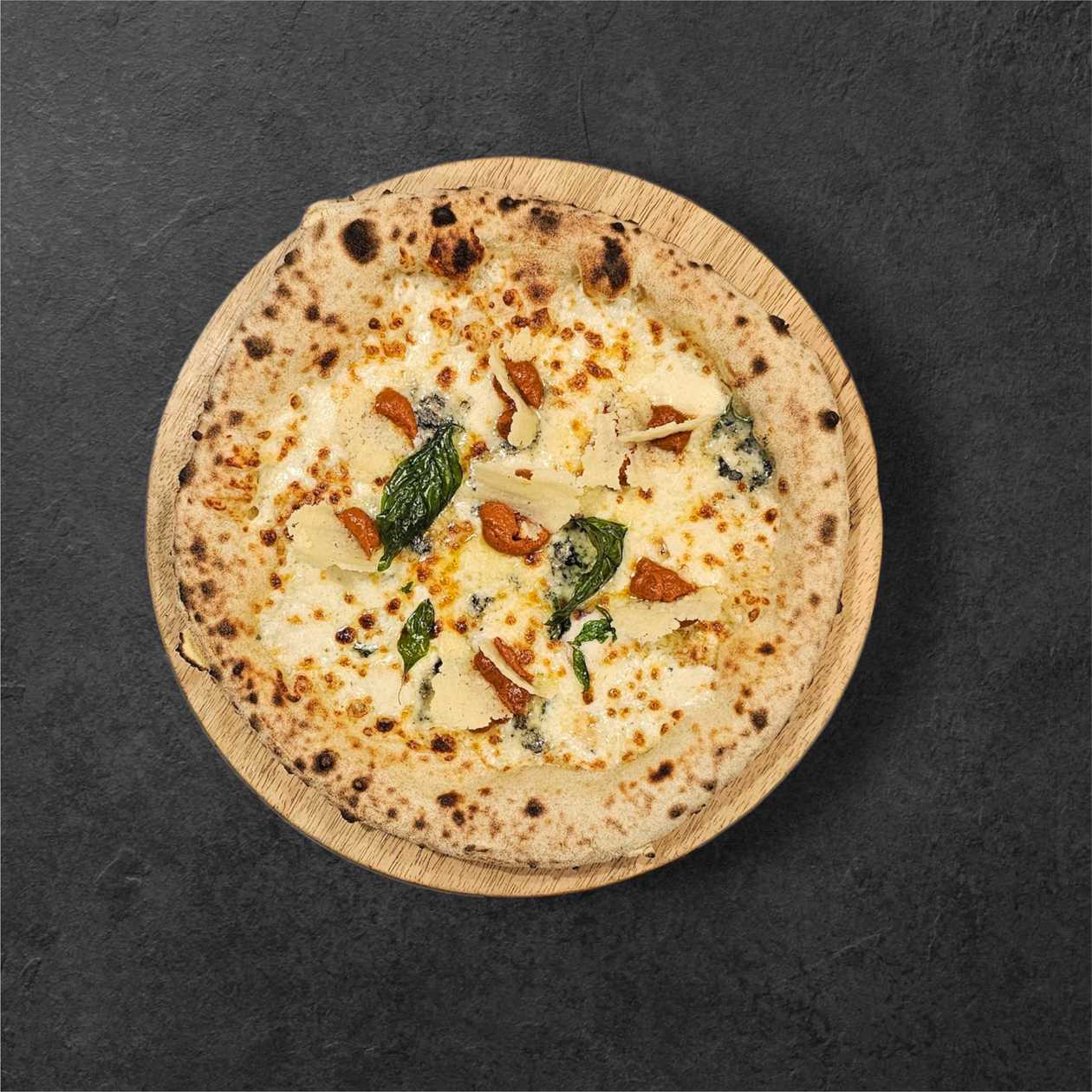 Quattro Formaggi e Pesto Rosso